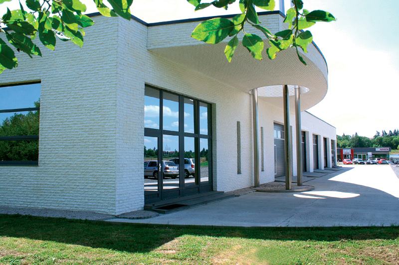Revel - výhody teplovodního podlahového topení s možností chlazení