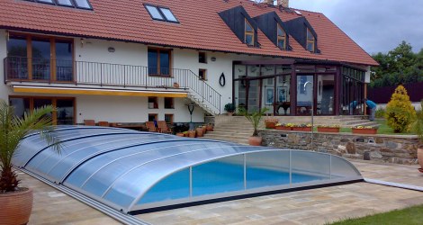 MONTplast CZ s.r.o. je specialista na zastřešení bazénů